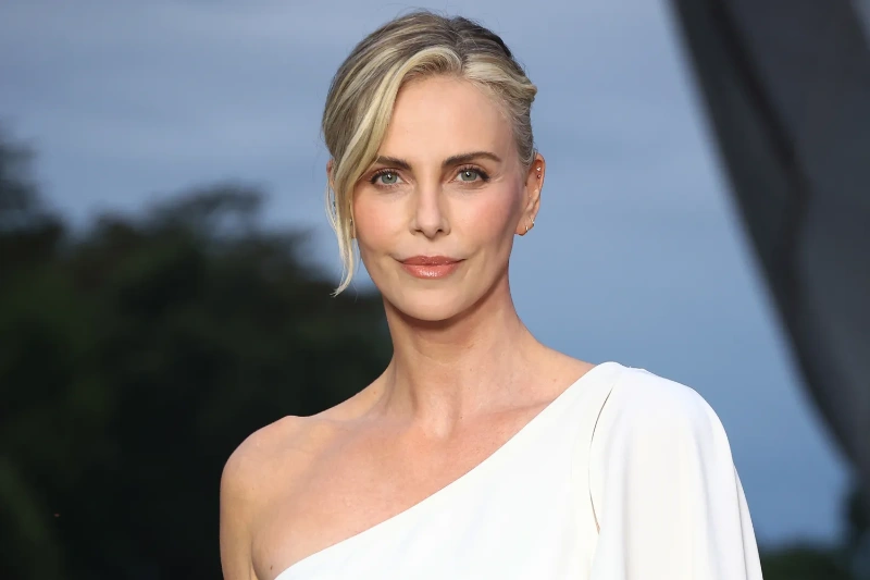 Charlize Theron Shares Candid Details of 'Amazing' Recent Romance with 26-Year-Old Charlize Theron Shares Candid Details of 'Amazing' Recent Romance with 26-Year-Old